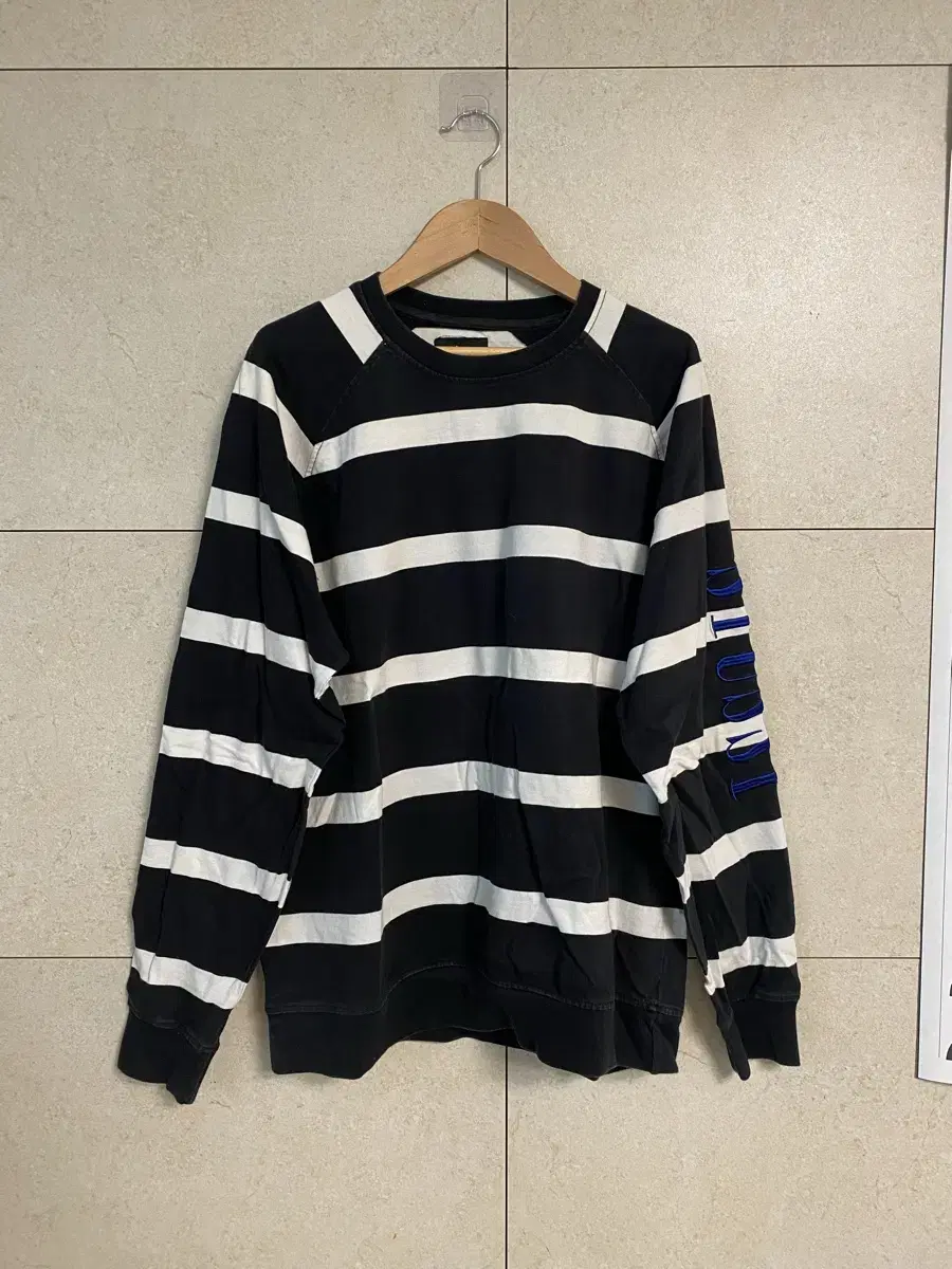 스투시 striped raglan crew